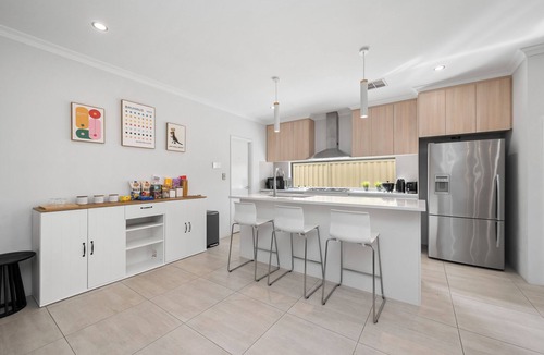 Piara Waters House | NEW! Modern 4BR Family Stay near Parks & Shops