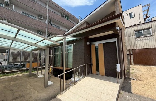 Busshozan Cho House | NEW OPEN/2-minute walk from Busshōzan Station/Entire house available for exclusive rental/Accommodates up to 10 guests/Parking for 5 cars/Family-friendly and suitable for large groups