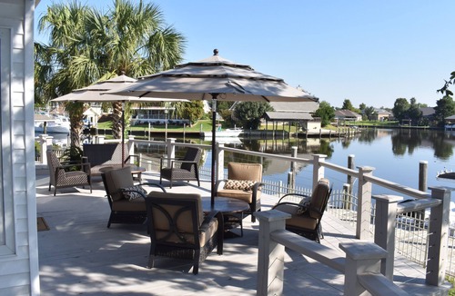 Slidell House | New Orleans Area Waterfront Retreat 117 Near the French Quarter/Bourbon Street