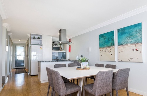 Lancelin House | Ocean Waves - Luxury beachside accommodation
