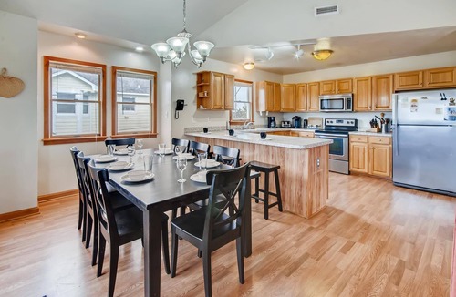 Waves House | Oceanside Beach House w/Hot Tub, Game Room, Outdoor Games, Close to the Beach!