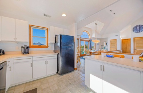 Salvo House | Oceanside Dog Friendly Home w/Pool, Hot Tub, Game Room, Community Pool/Tennis