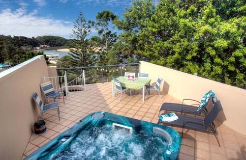 Nambucca Heads Apartment | oceanview 6 with rooftop terrace & spa