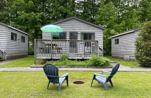Hope Bay Cottage | Oriole-Cedar Garden Cozy Cottage #2 for a relaxing retreat