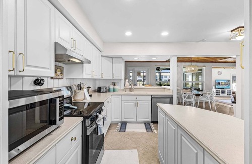 Caloosahatchee House | Paradise Found! Direct Gulf Access, Kayaks, Heated Pool, Hot Tub - Sky Palms Villa - Roelens