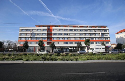 Chevilly-Larue Hotel | Paris Escape Near Tram Stop with Quick Access to Major Attractions