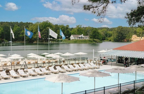 Irvington Hotel | Peaceful, Modern Room Perfect for Groups Seeking Relaxing Waterfront Experience