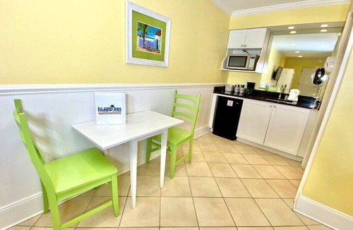 Atlantic Beach Hotel | Pet-friendly, 3 Blocks to Beach, Pool, #303