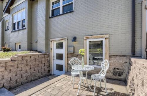 Cole House | Pet Friendly I Remodeled I Near RiNo Sleeps 6