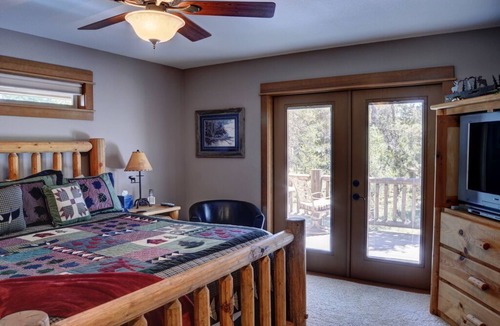 Deer Park House | Premier Luxury Home with 7 BR/7.5 BA, Hot Tub, Game Room, SHARC passes, A/C