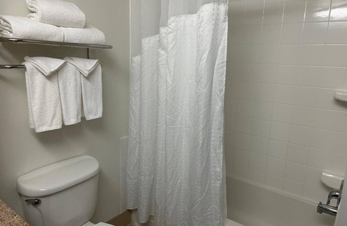 Barstow Hotel | Pristine and Restful Room Near Barstow’s Scenic Parks and Local Museums