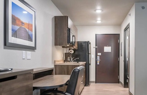 Westgate Hotel | Quiet & Comfortable Room Ideal for Business or Leisure Travelers - Pet-Friendly!