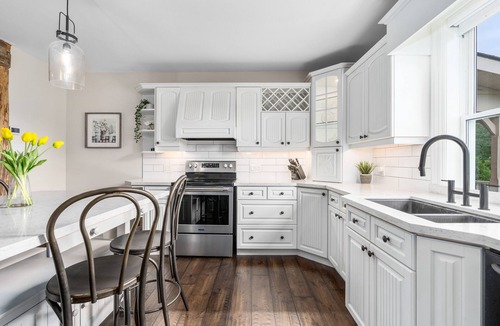 Clearview Township House | -Quiet Mountainview Retreat with Private Pool
