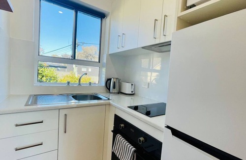 Lyons Apartment | Quiet Studio apartment in the heart of Woden Valley