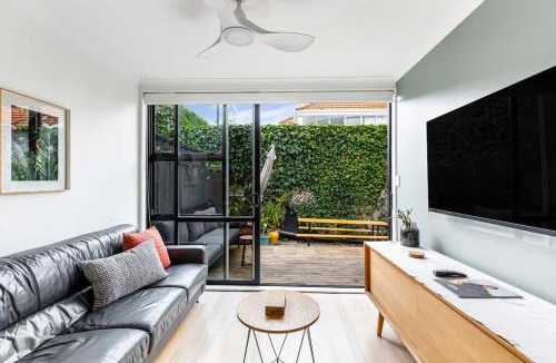 Herne Bay Apartment | Relaxing 1BR Hideaway in Herne Bay I Zodiak Stays