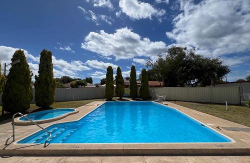 Broadwater Hotel | Restawile Motel