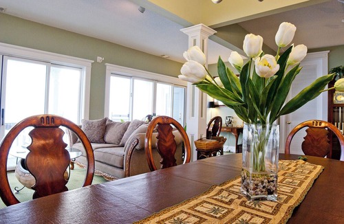 Tybee Island Hotel | Romantic Bed & Breakfast Room w/Free WiFi & Daily Southern Breakfast