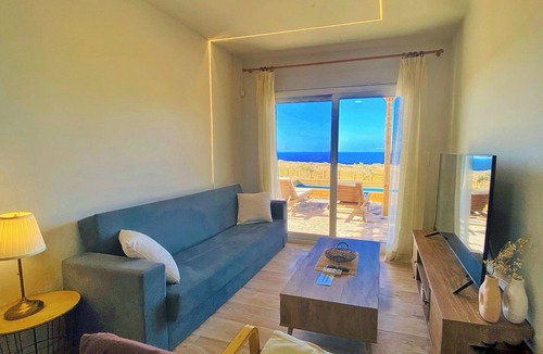 Minoa Pediada Apartment | Romantic luxury apartment by the beach! 3 min to the ocean, with a private pool!