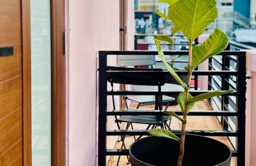 Santurce Hotel | Room 11: Balcony Bliss in Creative Santurce