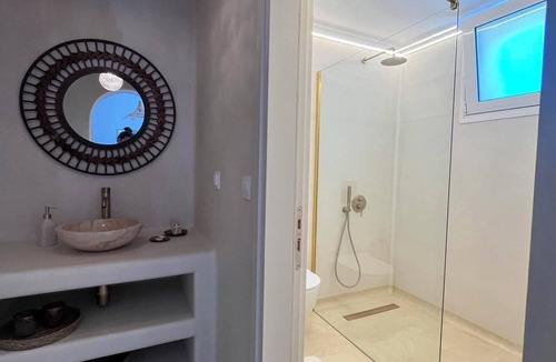 Platanias Town Cottage | Seamoon Cottagenour cozy cottage ,20 meters from Platanias beach!