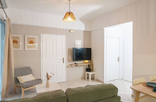 Minoa Pediada Apartment | Seaside Retreat in Southern Crete: Modern Flat, Walking Distance from the Sea.
