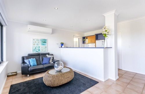 Ledge Point House | Seaview Apartment