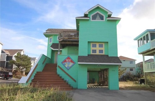 Ocean Sands House | Semi Oceanfront 5 bedroom dog friendly cottage 10 feet to beach access