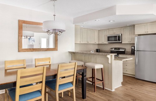 Sea Scape Hotel | Serene 1BR King Suites w/Full Kitchen & Laundry near Wright Brothers Memorial