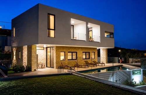 Polemarchi Apartment | Silver Cozy Getaway - 3 Pearls Pool Retreat