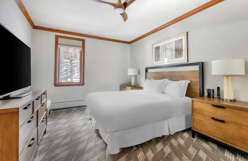Peak 9 Hotel | Ski Getaway in a 2 bed 2 bath, walking distance from lifts and downtown!