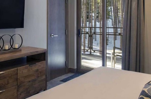 Peak 8 Hotel | Ski In Ski Out Luxury 3BR Grand Colorado Peak 8 - April 4 - April 11, 2027
