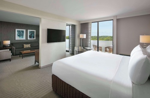 Executive Park Hotel | Sonesta Charlotte Lower South End