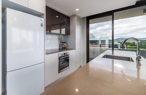 Barton Apartment | Spacious 2-Bed, Stunning Views in Central Canberra