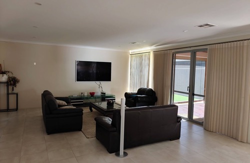 Piara Waters House | Spacious and Comfortable Family Stay