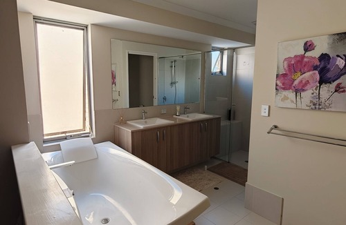 Piara Waters House | Spacious and Comfortable Family Stay