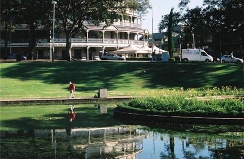 Camperdown Apartment | Spacious Apartment, High Ceilings, Secure Parking