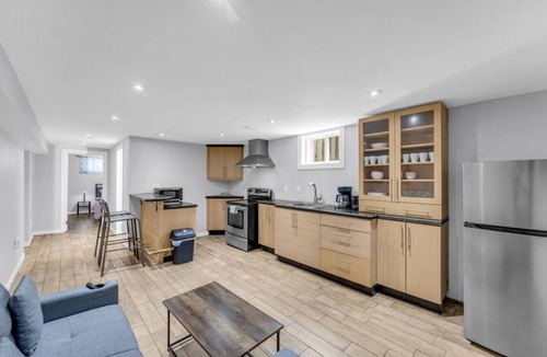 Mount Pleasant Apartment | Spacious home with 6 Beds