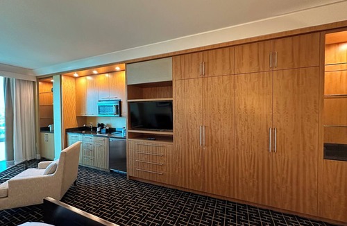 Las Vegas Hotel | Spacious hotel suite in marvelous Las Vegas with no resort fee, free coffee/WiFi
