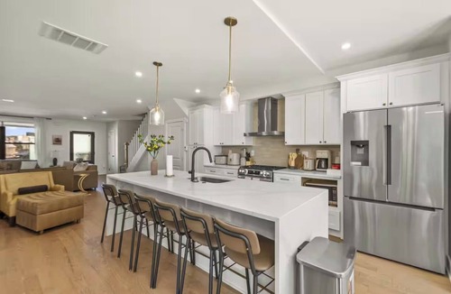 Columbia Heights House | Spacious NW DC home w/parking sleeps 14