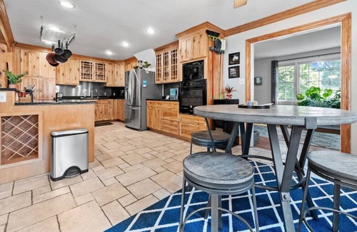 Richmond House | Spacious Oasis on Monument Ave | Pool NOW OPEN
