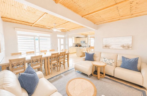 Espinar House | Spacious Oceanfront Home on the Beach 10 mins away from Rincón & Aguadilla | Swimming Pool/Hottub/ON THE BEACH