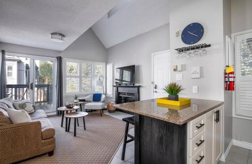 Craigleith Apartment | Stay A While Ski-In-Out Hot Tub & Shuttle