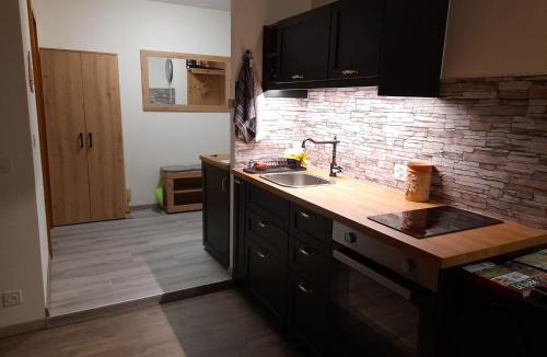 Villeneuve Apartment | Studio chez un vigneron au village au 2ème étage sans ascenseur
