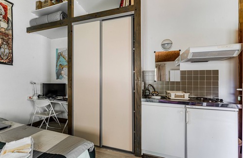 Mios Apartment | Studio "Le Cabanon Mios" with Private Terrace and Wi-Fi