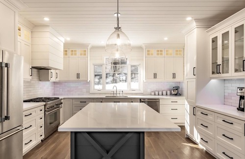 Seguin Cottage | Stunning 5 bed 3 bath cottage on Lake Rosseau with beautiful beach!