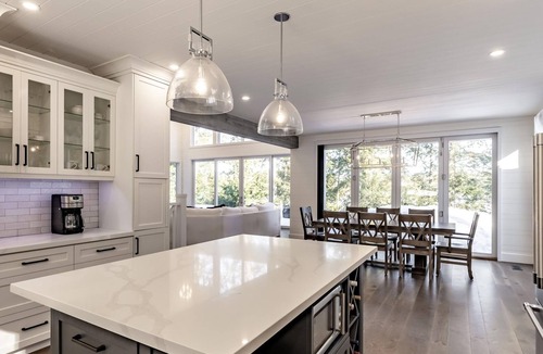 Seguin Cottage | Stunning 5 bed 3 bath cottage on Lake Rosseau with beautiful beach!