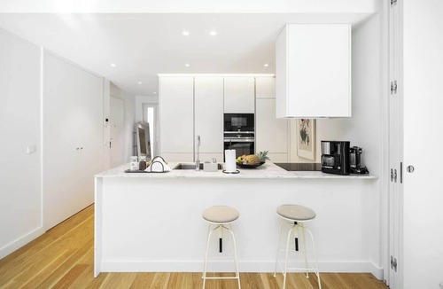Santo Amaro Apartment | Stylish Alcântara Apartment Walk to LX Factory
