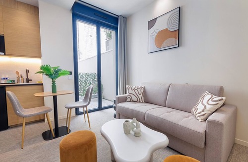 Billancourt–Rives de Seine Apartment | Suite-Family-Wet room-City view