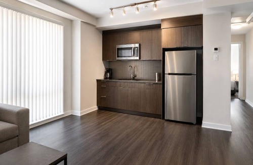 Wellington Place Hotel | Sunny Studio Downtown Stay Near Theaters & Transit