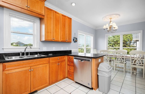 Long Beach House | Surf Watch: Oceanfront House in East Beach With Covered Gazebo